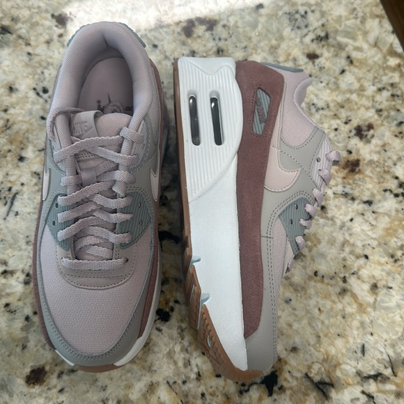 Nike Air Max 90 LV8 Sneaker - Picture 4 of 6